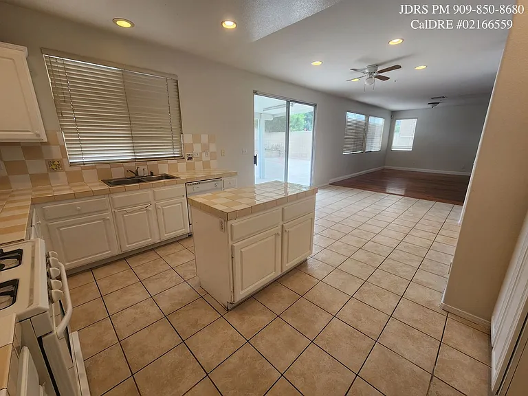 15752 Home Ct — Photo 3