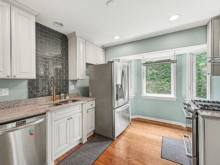 746 N Monaco Pkwy — Photo 8