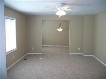 4th image of 532 Thornton St