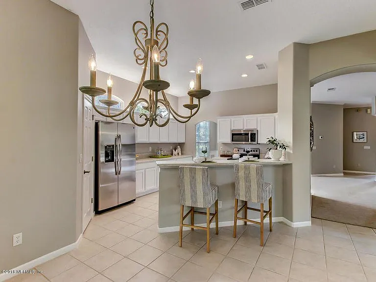 Kitchen\eating area