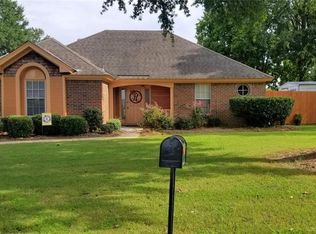 425 Fieldstone Ct, Montgomery, AL 36117