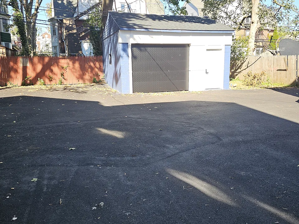115 E Stewart Ave