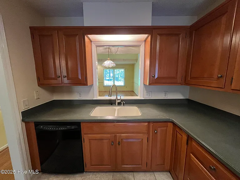 225 E New York Ave — Photo 12
