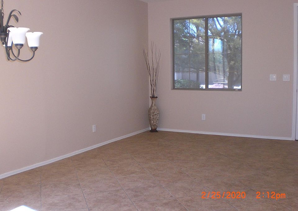 FORMAL LIVING AREA