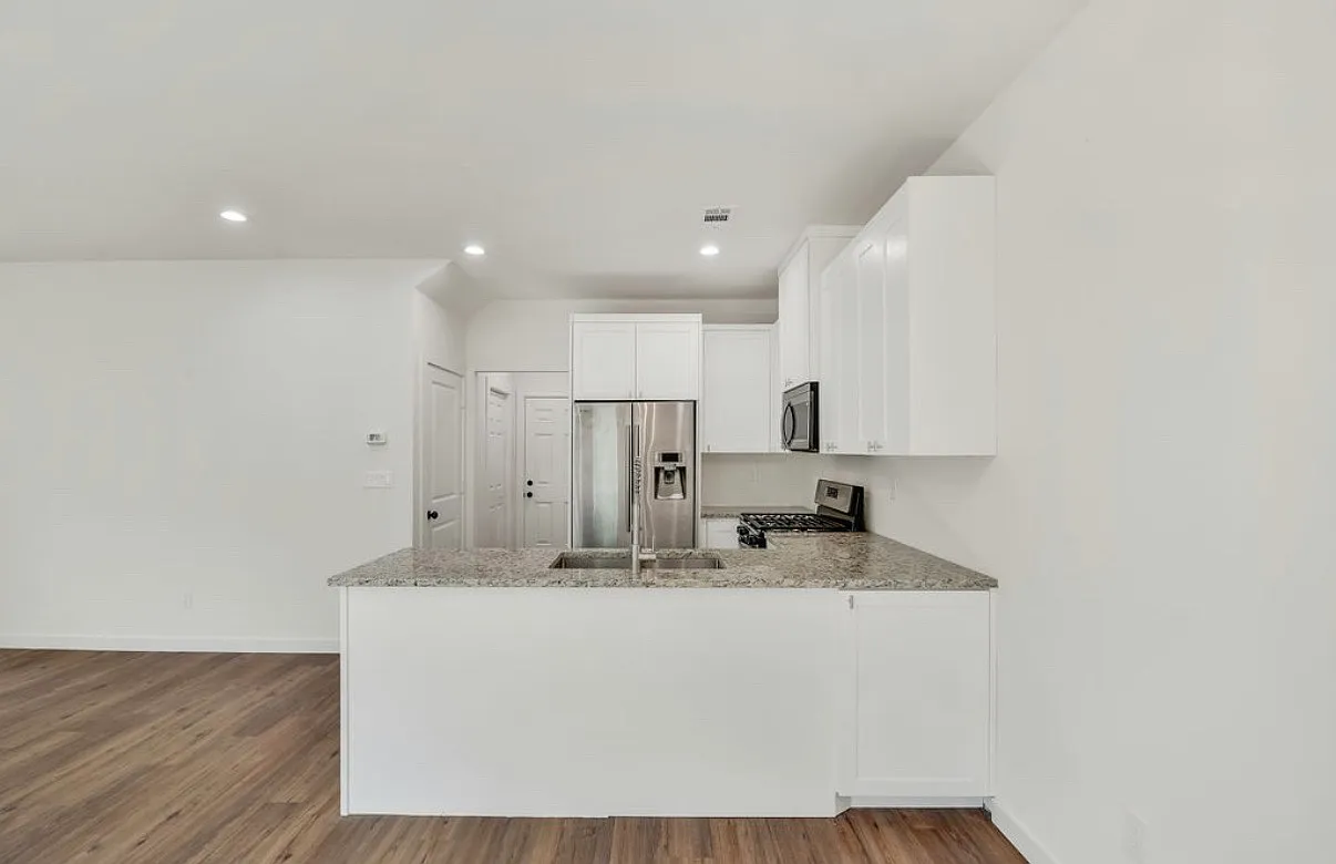 3 bed, 2.5 bath, 1647 sqft, $2,550 — Photo 4