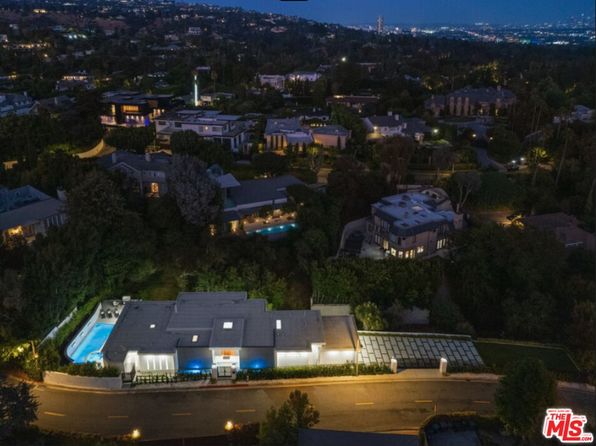 1124 Summit Dr, Beverly Hills, CA 90210