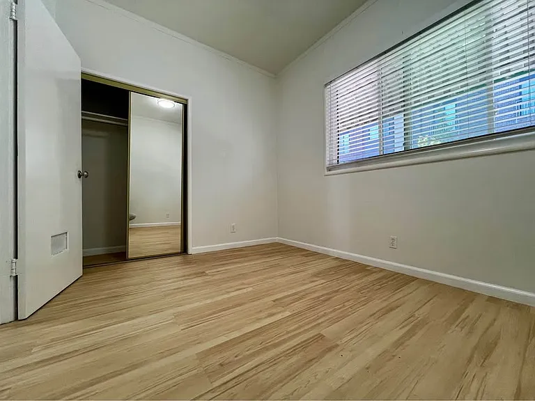 2832 Summit St #2 — Photo 8
