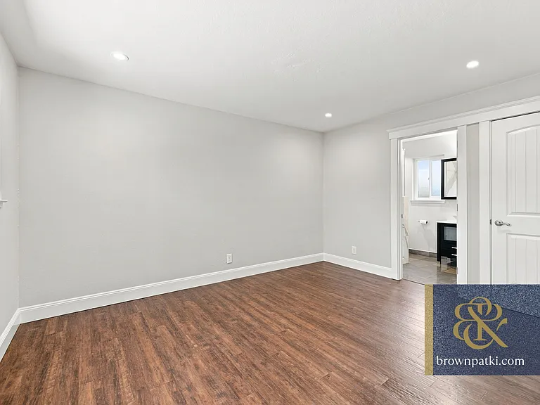 1042 Madison Ave — Photo 11