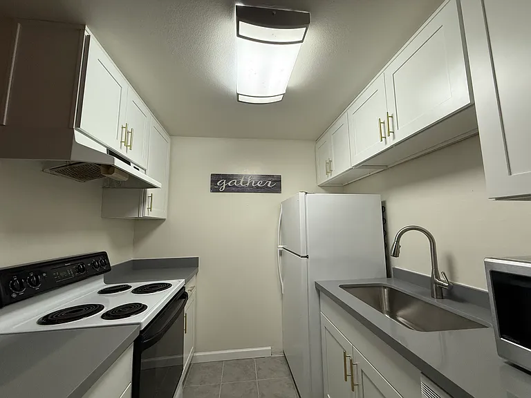 601 14th Ave E #202 — Photo 26