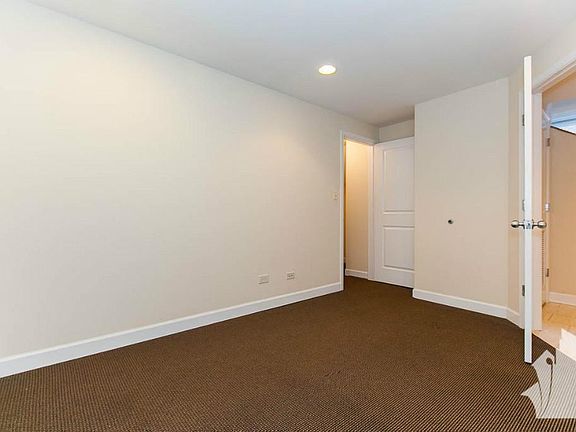 5th image of 859 W Cornelia Ave #3NN3
