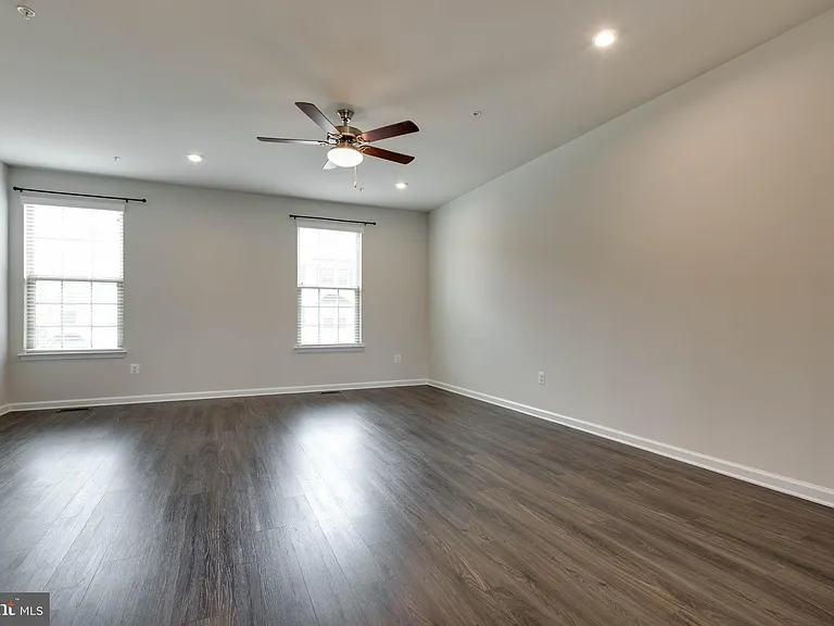7912 N Gladden Farm Way — Photo 10