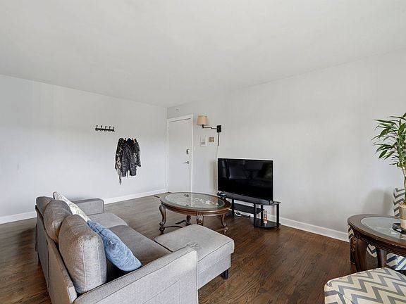 5th image of 10111 Old Orchard Ct Unit 304