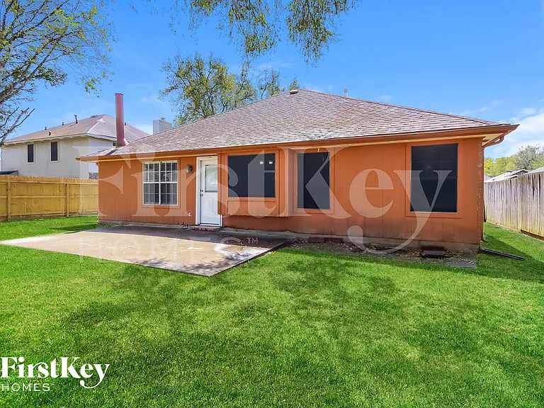 2210 Dublin Dr — Photo 15