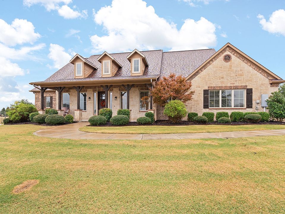 1st image of 220 Bearclaw Cir