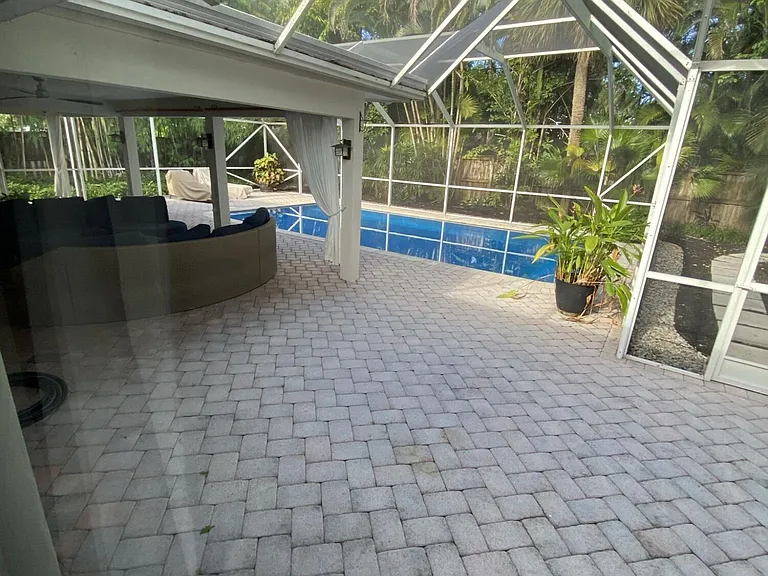 418 SW 7th Ter — Photo 15