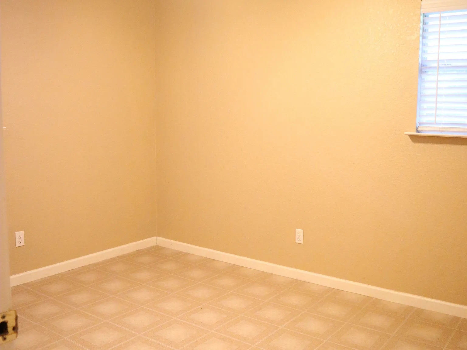 100 Mobil Road - 1 — Photo 2