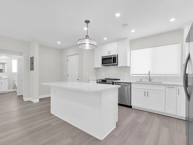 1575 Manning Ave — Photo 16