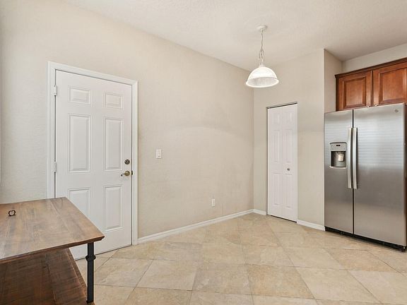3rd image of 1561 SE Wilshire Place #102