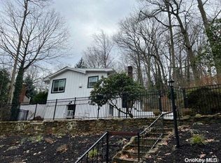 43 Oakdale Rd, Centerport, NY 11721