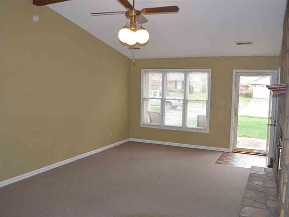 3rd image of 1050 Branscomb Cir SE
