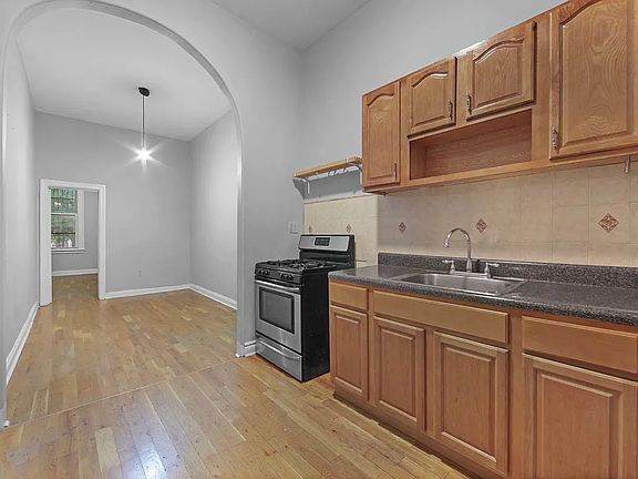 5th image of 350 Melrose St #1F