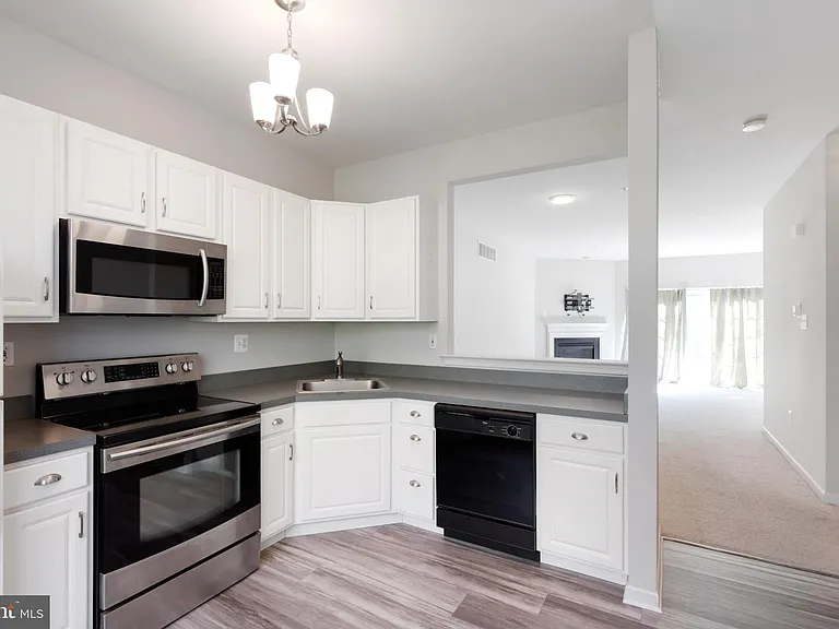237 Jefferson Ave — Photo 8