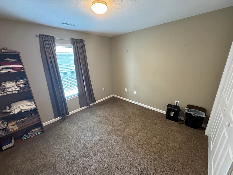 809 W Hildreth St — Photo 3