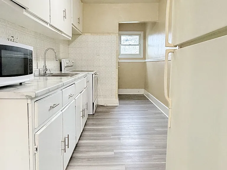 1165 Howard Ave #4 — Photo 8
