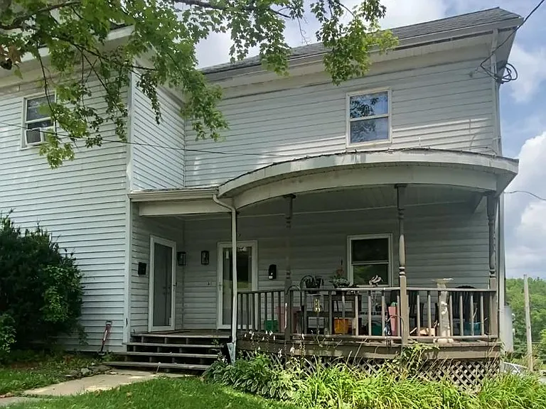 117 E High St — Photo 1