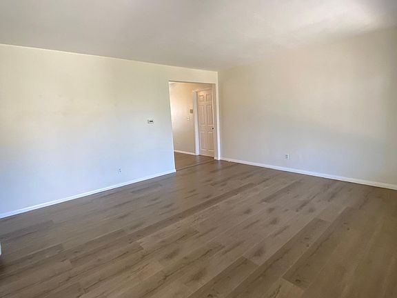 2nd image of 4590 Oregon St