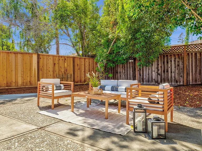 1204 Manchester Dr — Photo 24