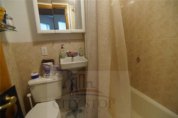 Rented by City Stop Realty | media 8