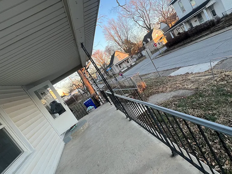 608 W Monroe St — Photo 6