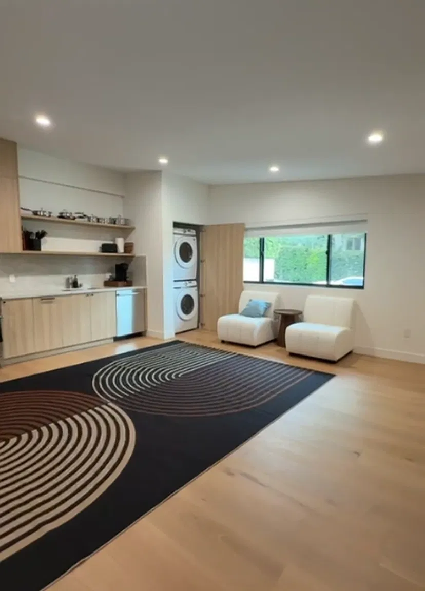 Studio, 400 sqft, $3,200 — Photo 2