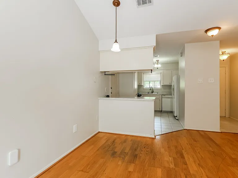 84 Fallshire Dr — Photo 6