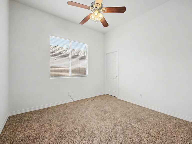 1133 E Buckingham Ave — Photo 15