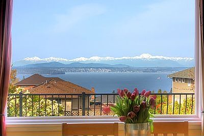 Large picture windows capture the views.