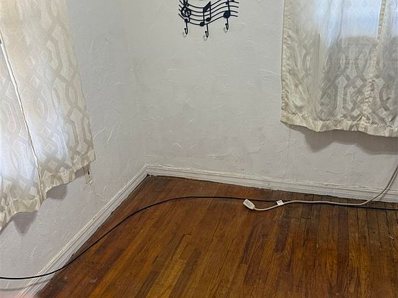 2nd image of 2417 SW D Ave