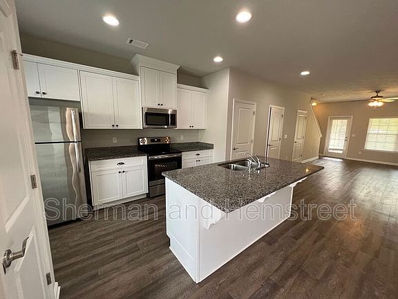 2nd image of 672 Dobhill Ln