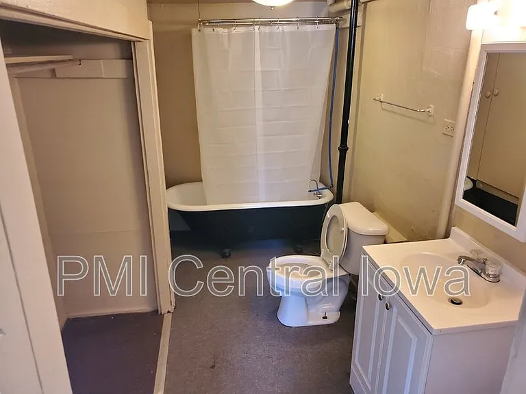 2220 E Walnut St #3 — Photo 17