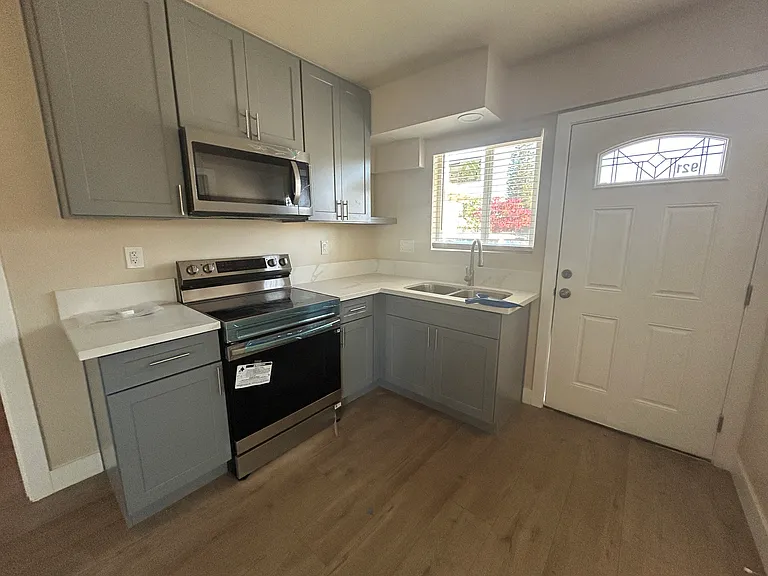 911 E 6th St #921 — Photo 15