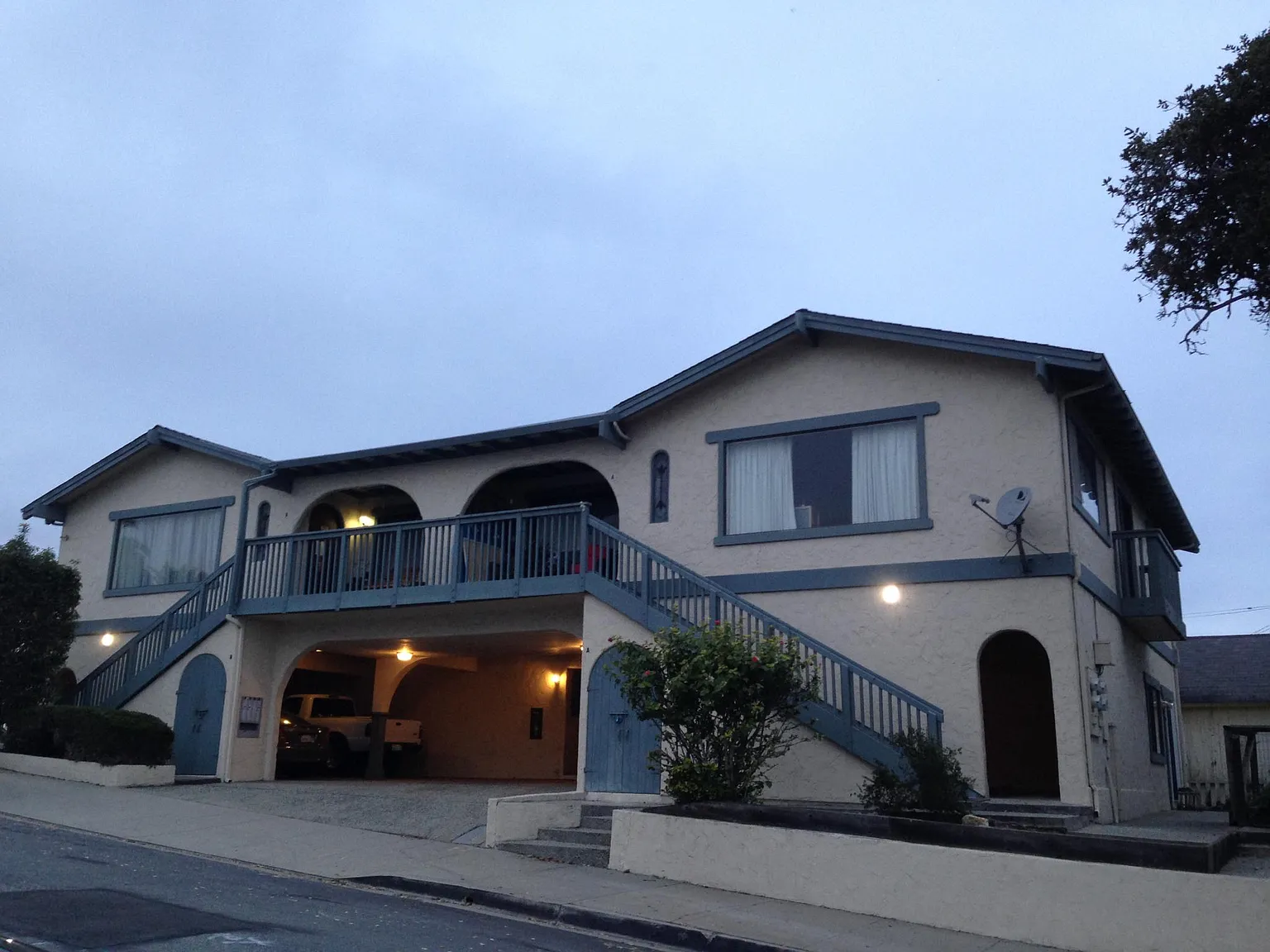 400 Pine Ave photo 1