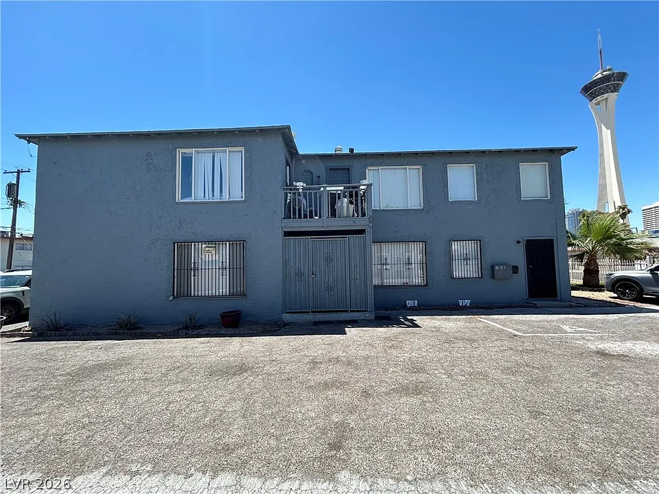 1711 Santa Paula Dr #A
