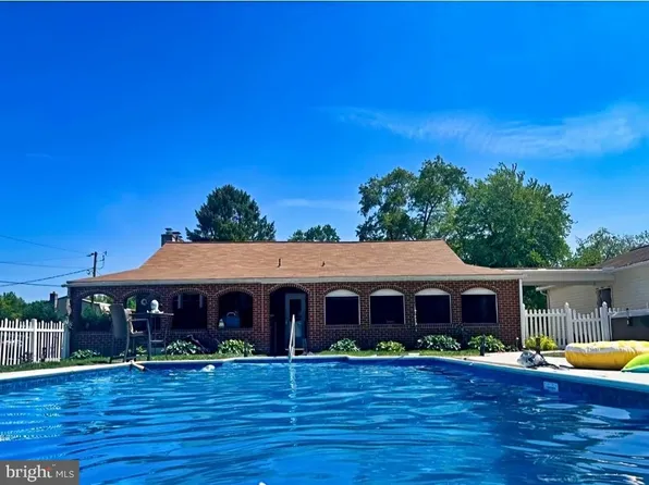 804 Pineview Pl, Baltimore, MD 21220