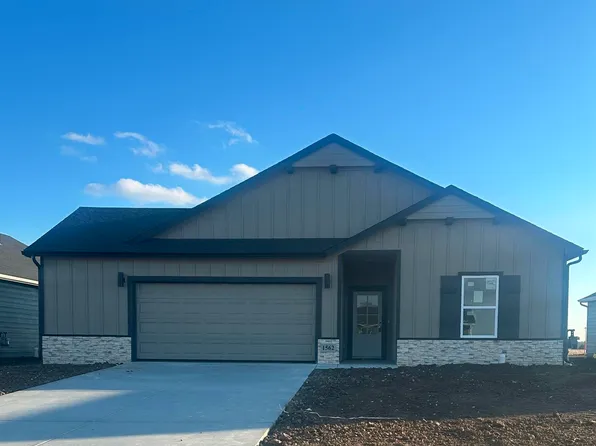 1562 N Emerald Valley Dr, Mulvane, KS 67110
