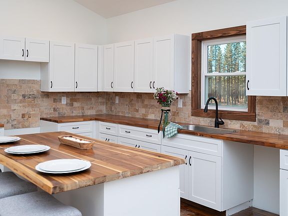 2nd image of 455 Leslie Rd