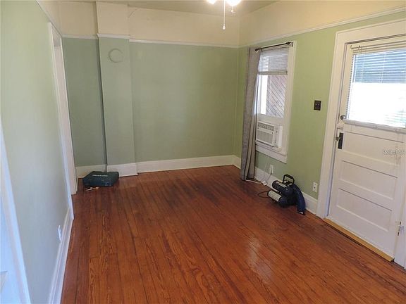 5th image of 412 S Indiana Ave