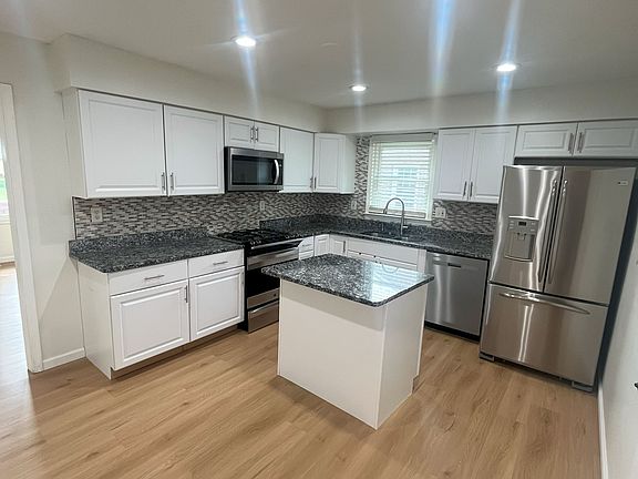 5th image of 104 Elm Ave