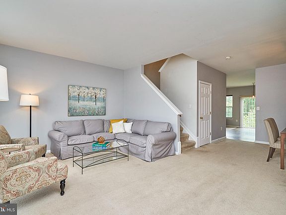 4th image of 172 Executive Cir
