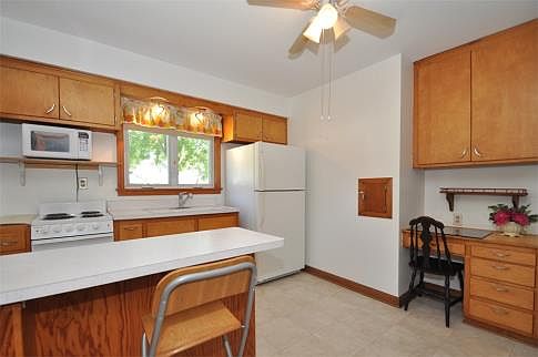 4th image of 2200 S 62nd St